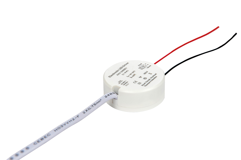 Convertisseur CC, 700mA 3-18V